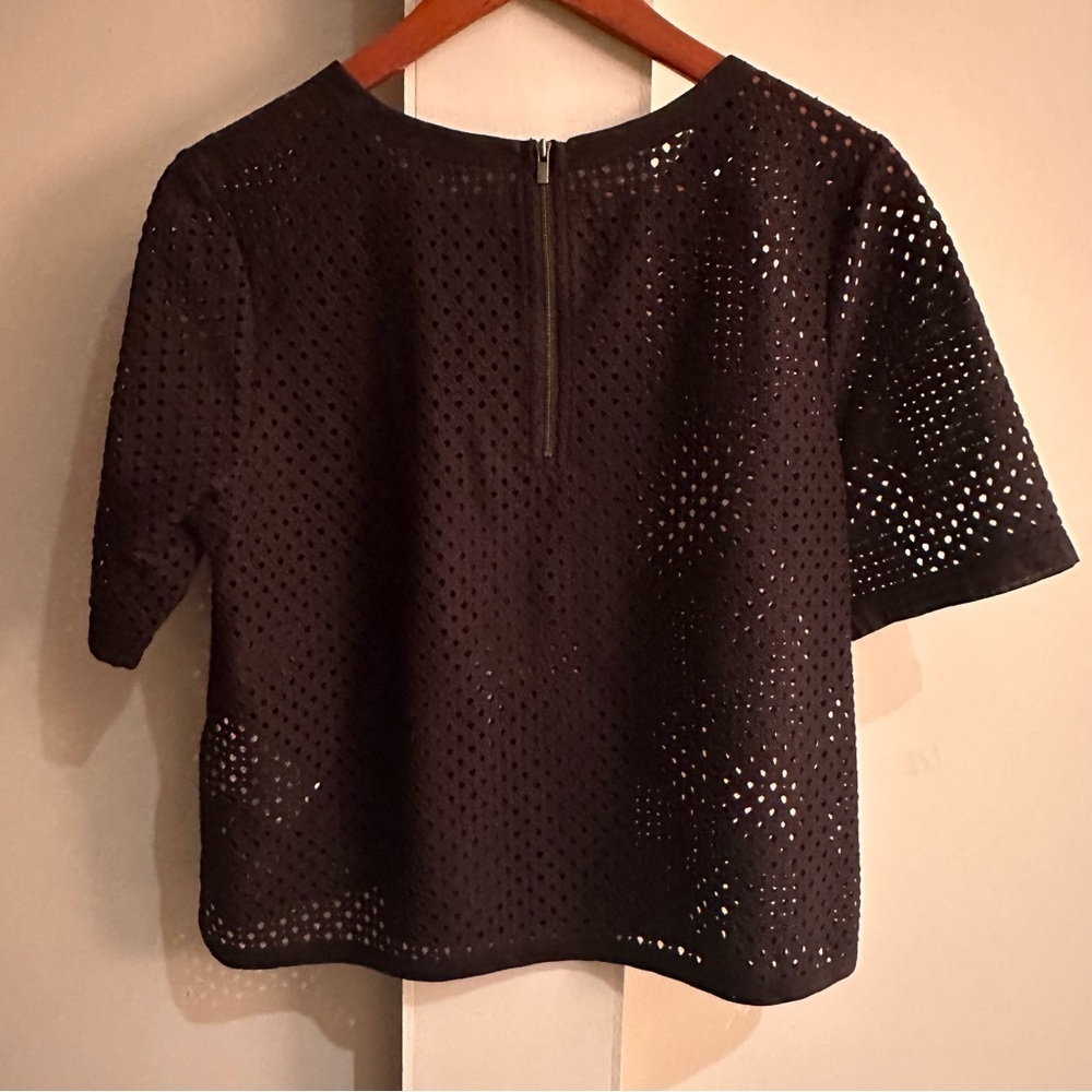 Banana Republic Black Boxy Eyelet  Blouse w/rear exposed zip Petite Med